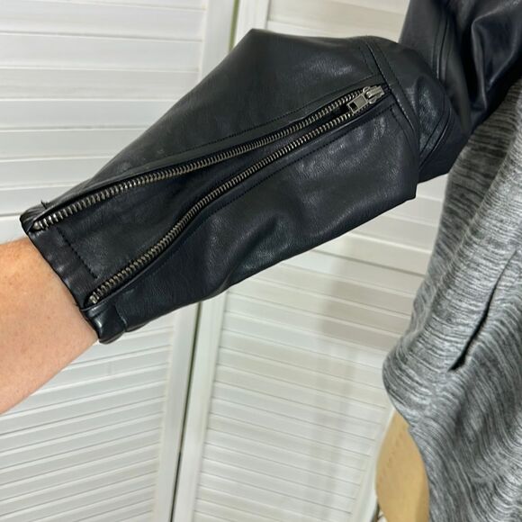 Torrid Size 2X Moto Jacket Waterfall Faux Leather NWOT - Picture 8 of 16